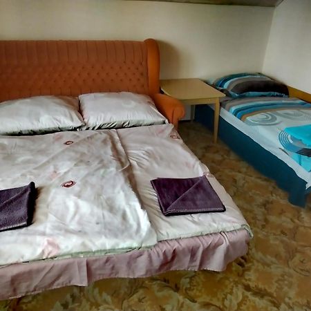 Vadkacsa Apartmanhaz Medencevel Zamárdi Exterior foto